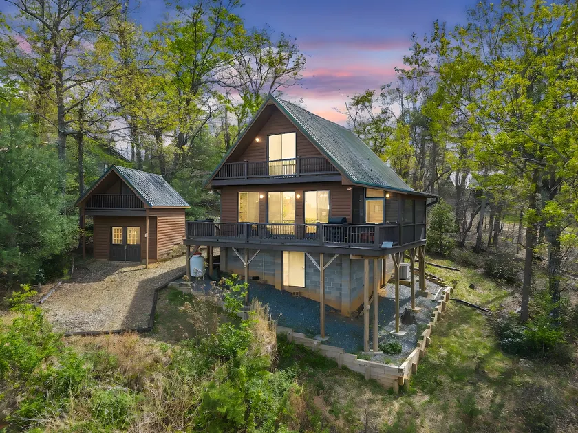 Tranquil Cozy Saluda Cabin Views, Pets, Adventure - Image 1