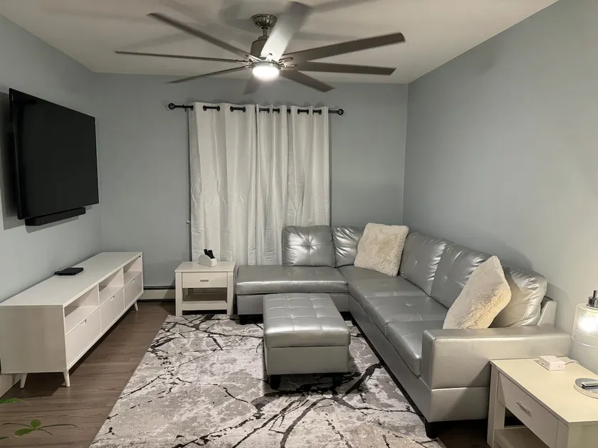 Modern Large 3-Bedroom Apartment in Islip, NY - Image 1