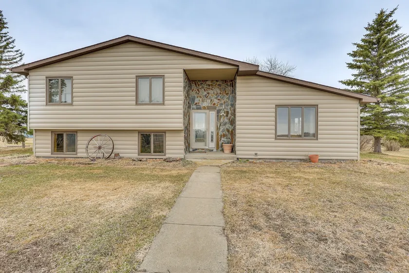 < 3 Mi to Lake Sakakawea! Hunting & Fishing Lodge - Image 1