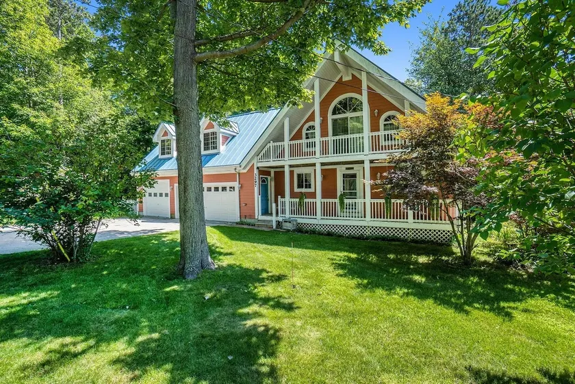 Lakefront Retreat • Sleeps 15 • Kayaks & Fire Pit - Image 1