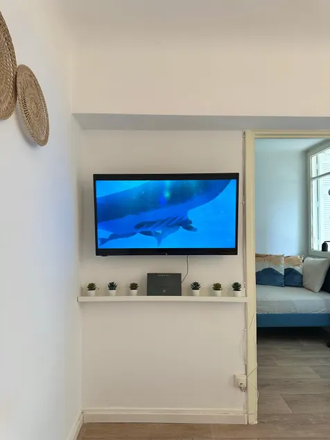 Quiet Flat With Outdoor Space in Central Athens - Image 1