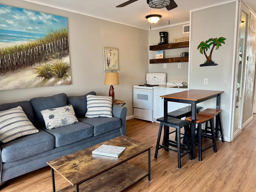 Relaxing beach view condo - Image 1