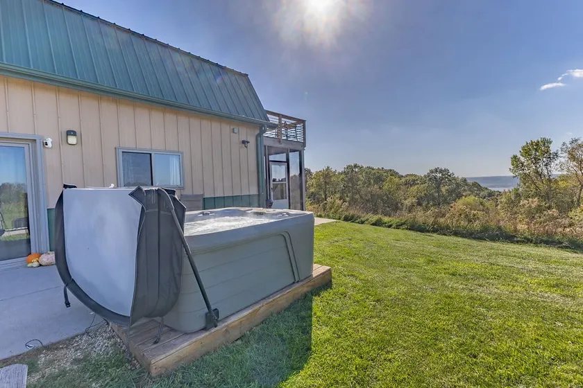 Barn On The Ridge - HOT TUB - Sleeps 6 - Image 1