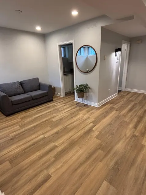 lovely 1 bedroom apartment in a quiet neighborhood. - Image 1