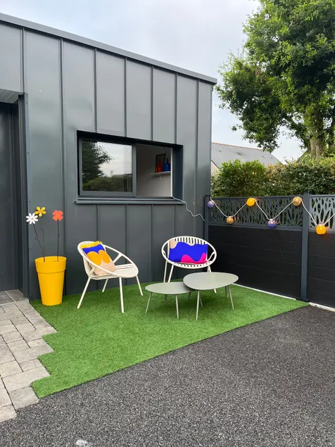 Lovely 40 m2 equipped suite with parking - Image 1