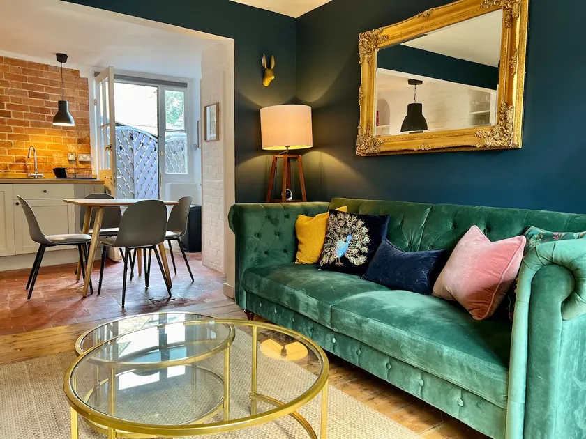 Roman House a Luxury Cotswold Grade ll Listed Home - Image 1
