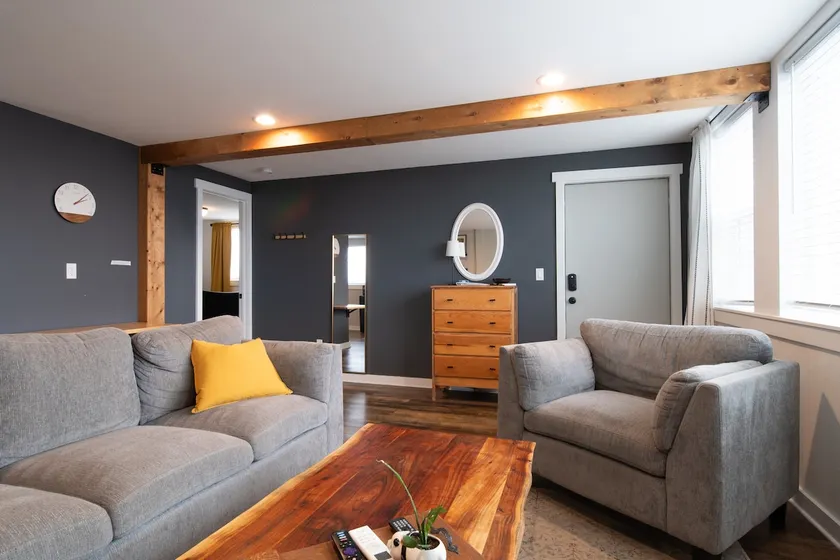 Cozy Farmhouse, two units under one roof - Image 1