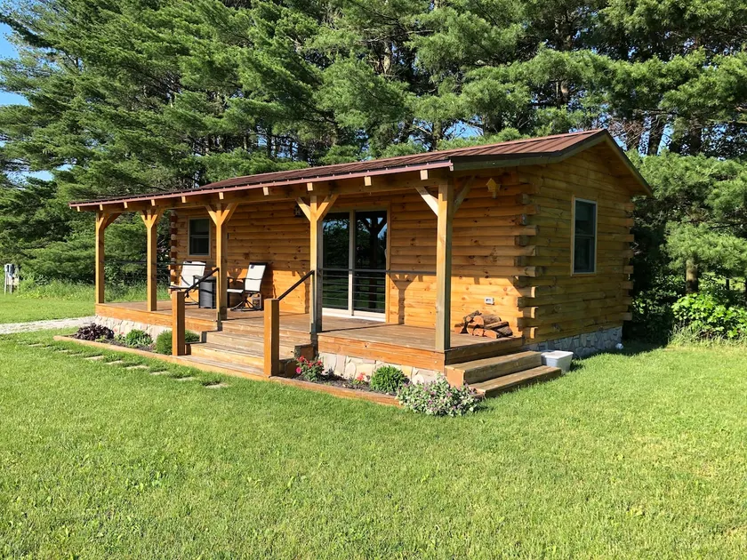 Couples getaway TINY Log Cabin by the pine trees - Image 1