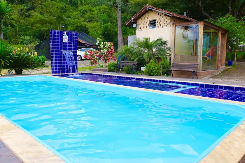 Beautiful exclusive site with heated pools - Image 1