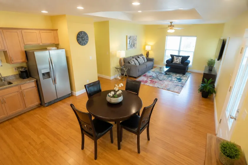 Crew Stay 3BR · Near Chevron & Ingalls · Kitchen - Image 1