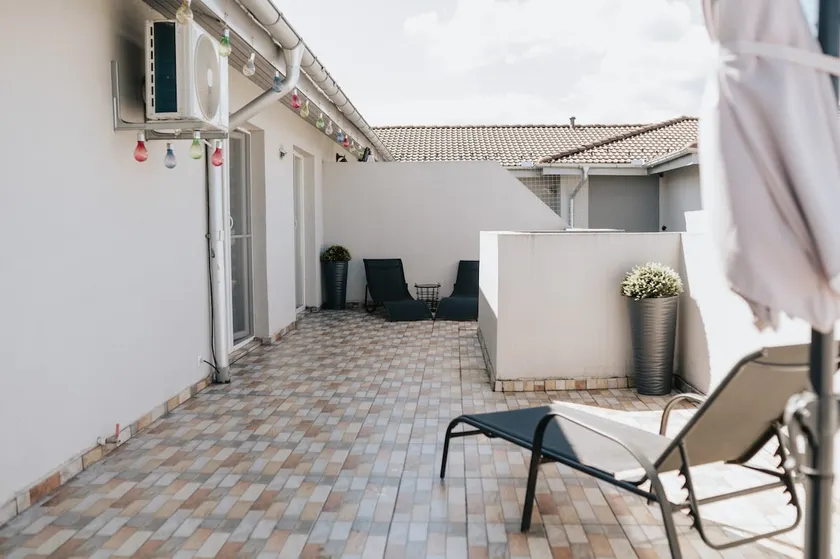 Julia's Residence - Image 1