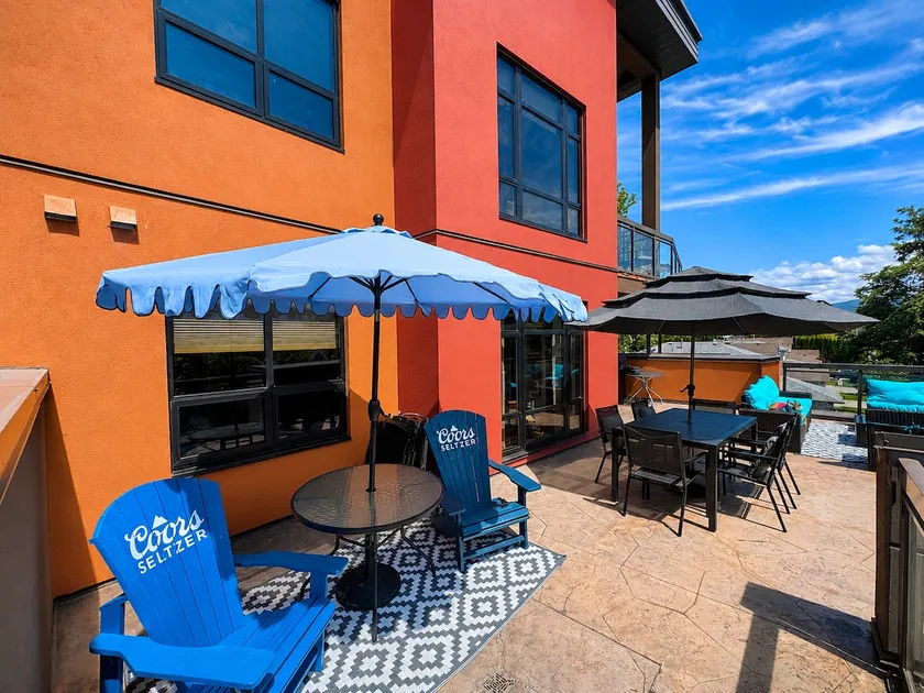 3BR Condo. Huge Deck! Pool Level! - Image 1