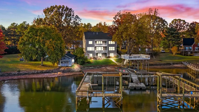 Boater's Paradise Sleeps 22 Huge Dock Theater - Image 1