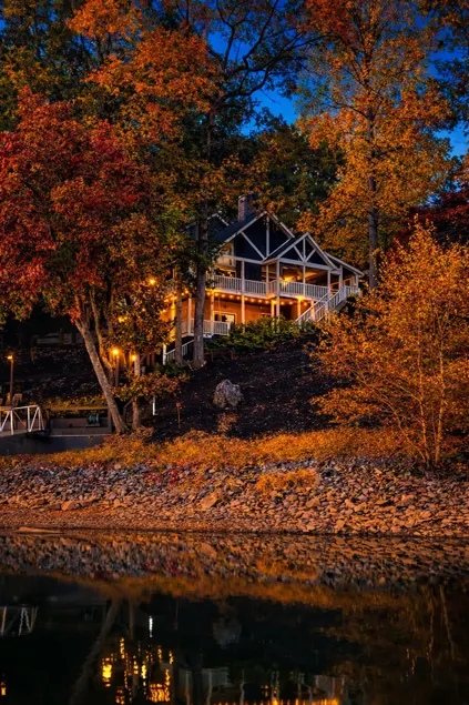 Sunrise Lodge On The Lake - Image 1