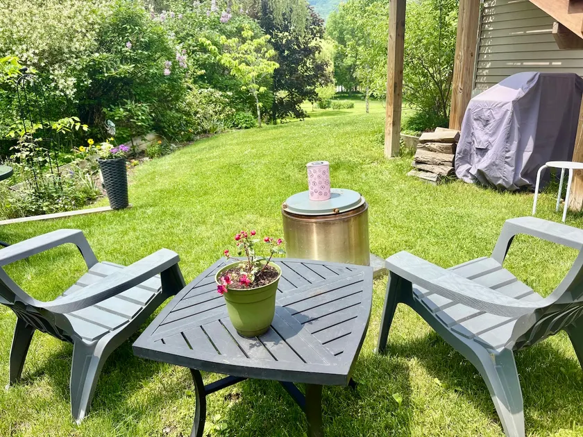 Hike & Bike - Private Courtyard - Fire Pit - Image 1