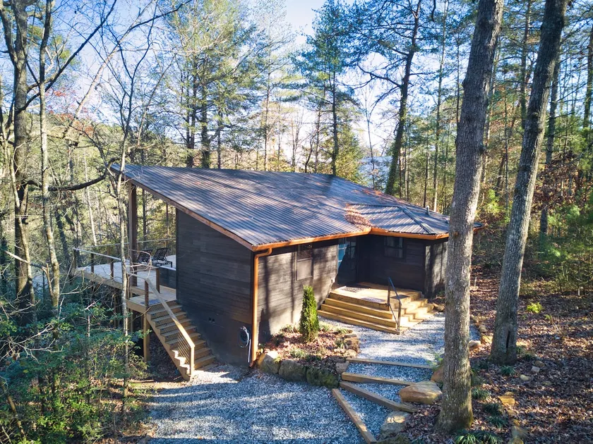 Lakefront Cottage in the Mountains of North GA - Image 1