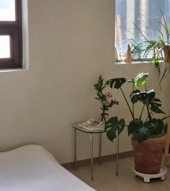 [Murmum] 30 pyeong/3 rooms/2 minutes to Gyodong/5 minutes to Dongseong-ro/10 minutes to Jungang-ro Station/Spacious and tidy (formal permit) - Image 1