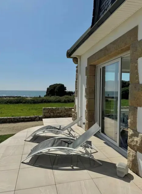 Accesso diretto alla spiaggia e magnifica vista sul mare - Image 1