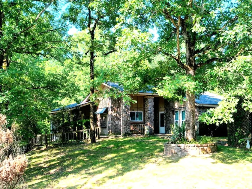 Family-sized escape w/game room on 10 acres of pristine forest. Pet friendly! - Image 1