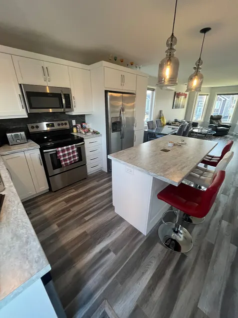 3 Bedrooms, 2 Bathrooms with Off-Street Parking - Image 1