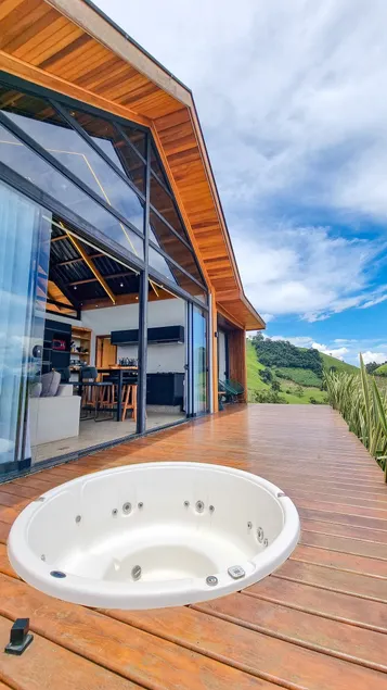 Chalet with a View - Pet Friendly - Coffee Included - Image 1