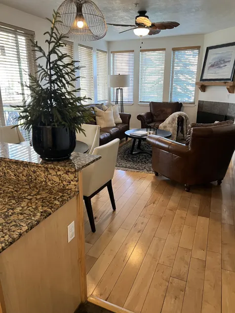 COZY condo next to pool & hot tub - Image 1