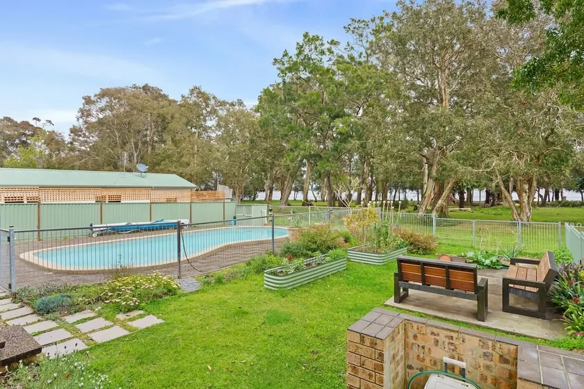 Waterfront Pet Friendly Abode Toukley NSW - Image 1