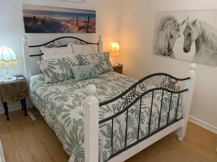 Cosy and very private guesthouse close to town 4c - Image 1