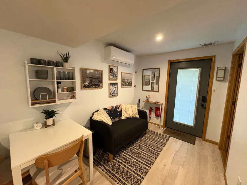Hilltop Suite, Quiet Street - Image 1