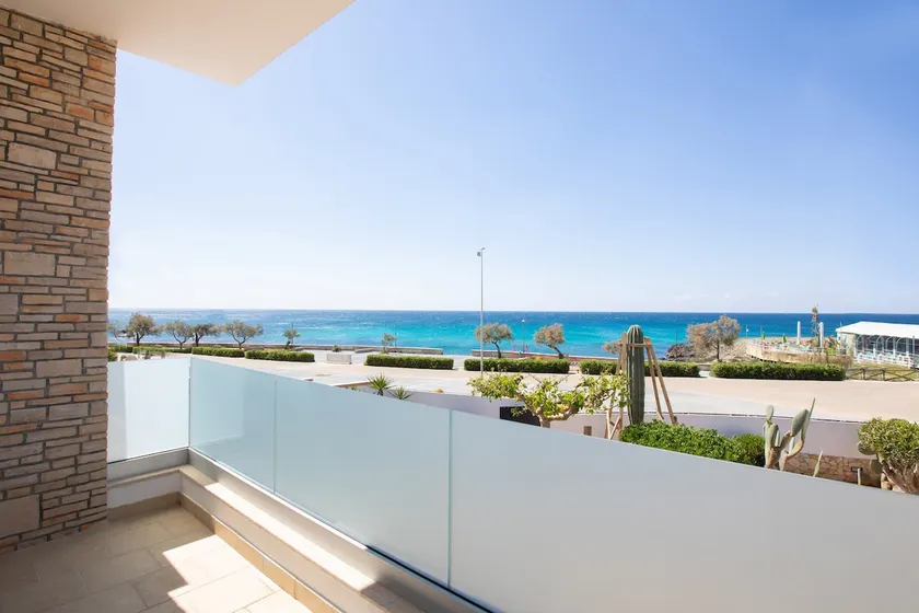 Beachfront villa with pool and garden - Salento - Image 1