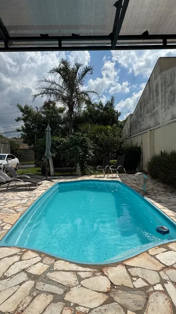 House with swimming pool, barbecue and pool table - Image 1
