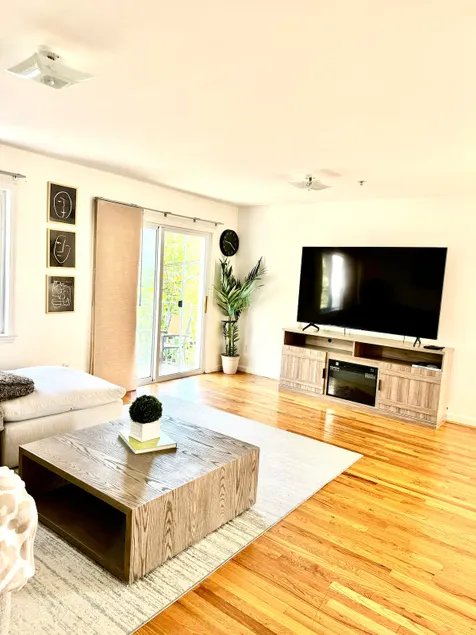 3BDR/2bath/2Balcony/NYC/5mtoEWR/2Free GarageParkin - Image 1