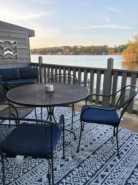 Enjoy sunsets on your private balcony - Image 1