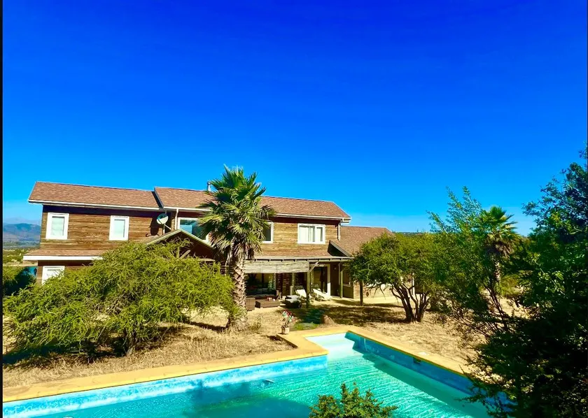 Casa de Campo Limache with Lake and Paddle Court - Image 1