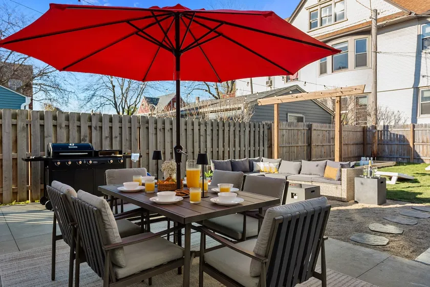 Belleview House: Hot Tub, Fire Table, Fenced Yard - Image 1