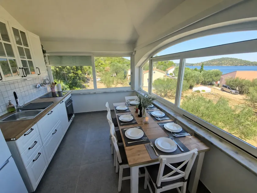 Beautiful apartment by the sea - Image 1