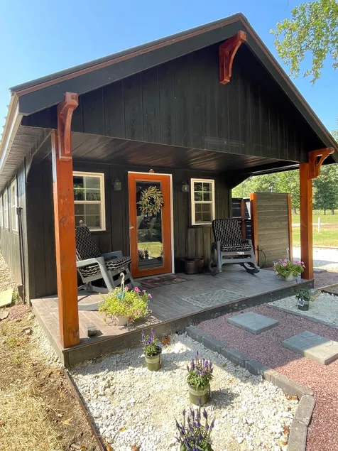 Cabin by the Creek - Image 1