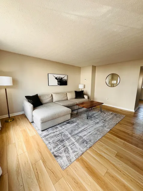 Lovely 2- Bedroom Condo located in the heart of BG - Image 1