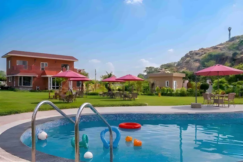 Hillside Paradise | Aravalli Hill View | Jacuzzi - Image 1