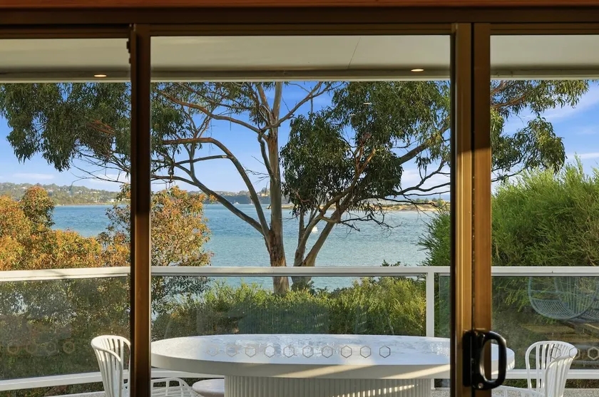 Seagrass Coastal Retreat with direct beach access - Image 1