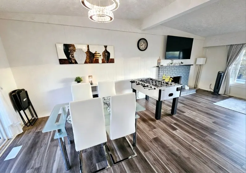 Spacious open concept suite with huge deck BBQ - Image 1