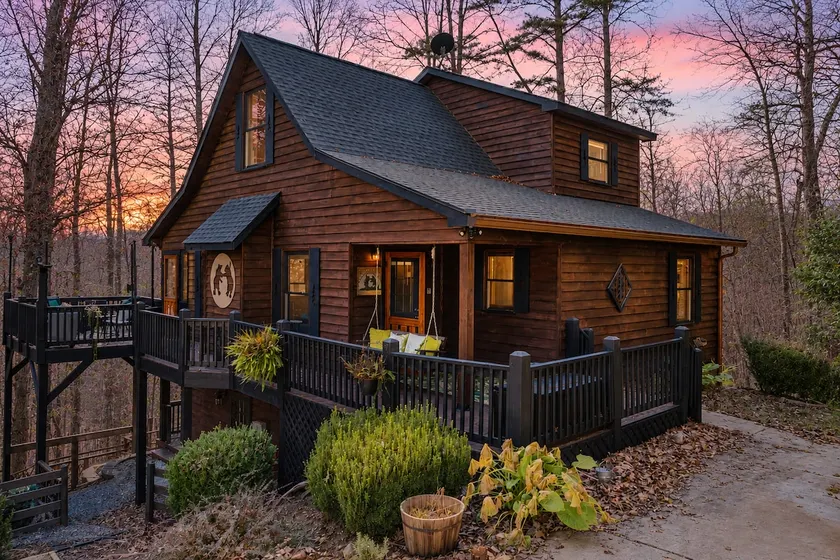 Fully-Fenced w/Pool & Resort Access, Pet-Friendly - Image 1