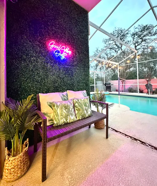 Tropical Getaway, Perfect Home & Great Location - Image 1