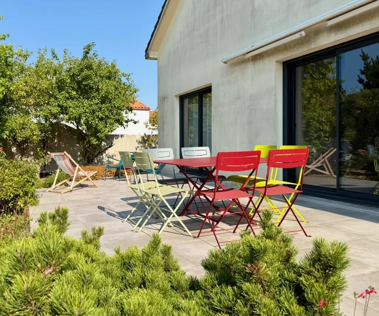 800 m from beaches, large family house, large garden, town center, quiet area - Image 1
