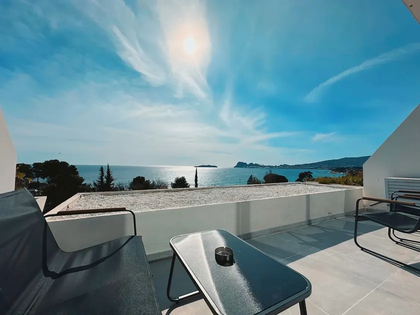 Breathtaking sea view of the most beautiful bay in the world - Image 1