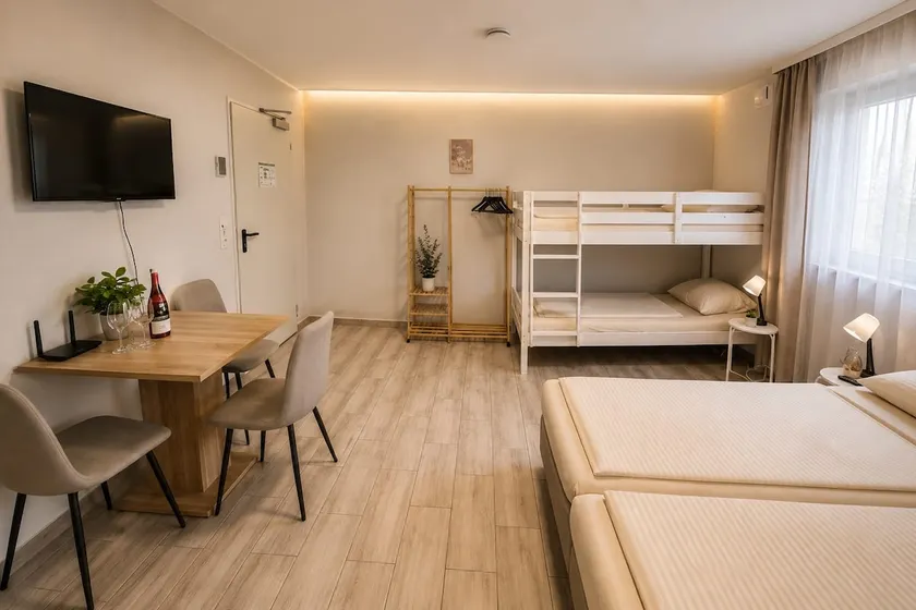 Studio with its own kitchen and bathroom - Image 1