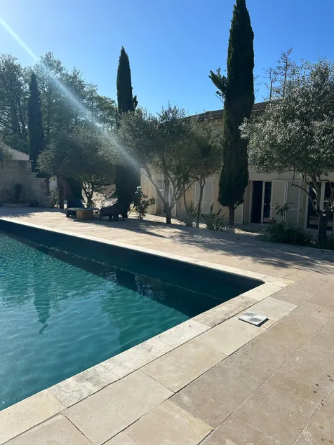 Beautiful estate on river with pool, park. - Image 1