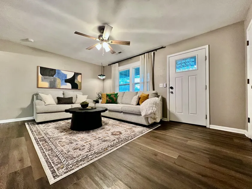 3 BDR Ranch w/ Fenced yard, laundry, garage + more - Image 1