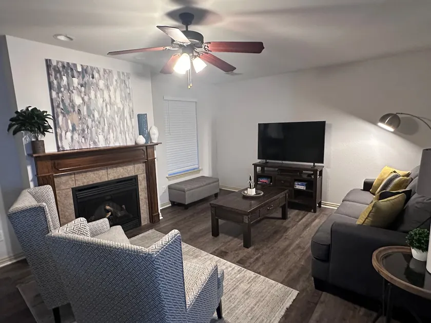 Comfortable townhome in center of NWA - Image 1