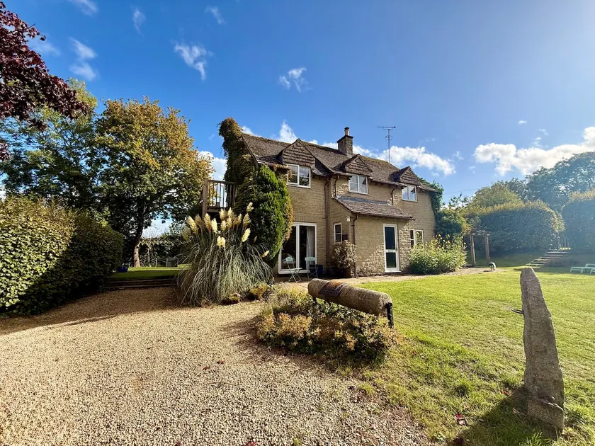 Totally Private, idyllic House with hot tub in an acre of private gardens - Image 1
